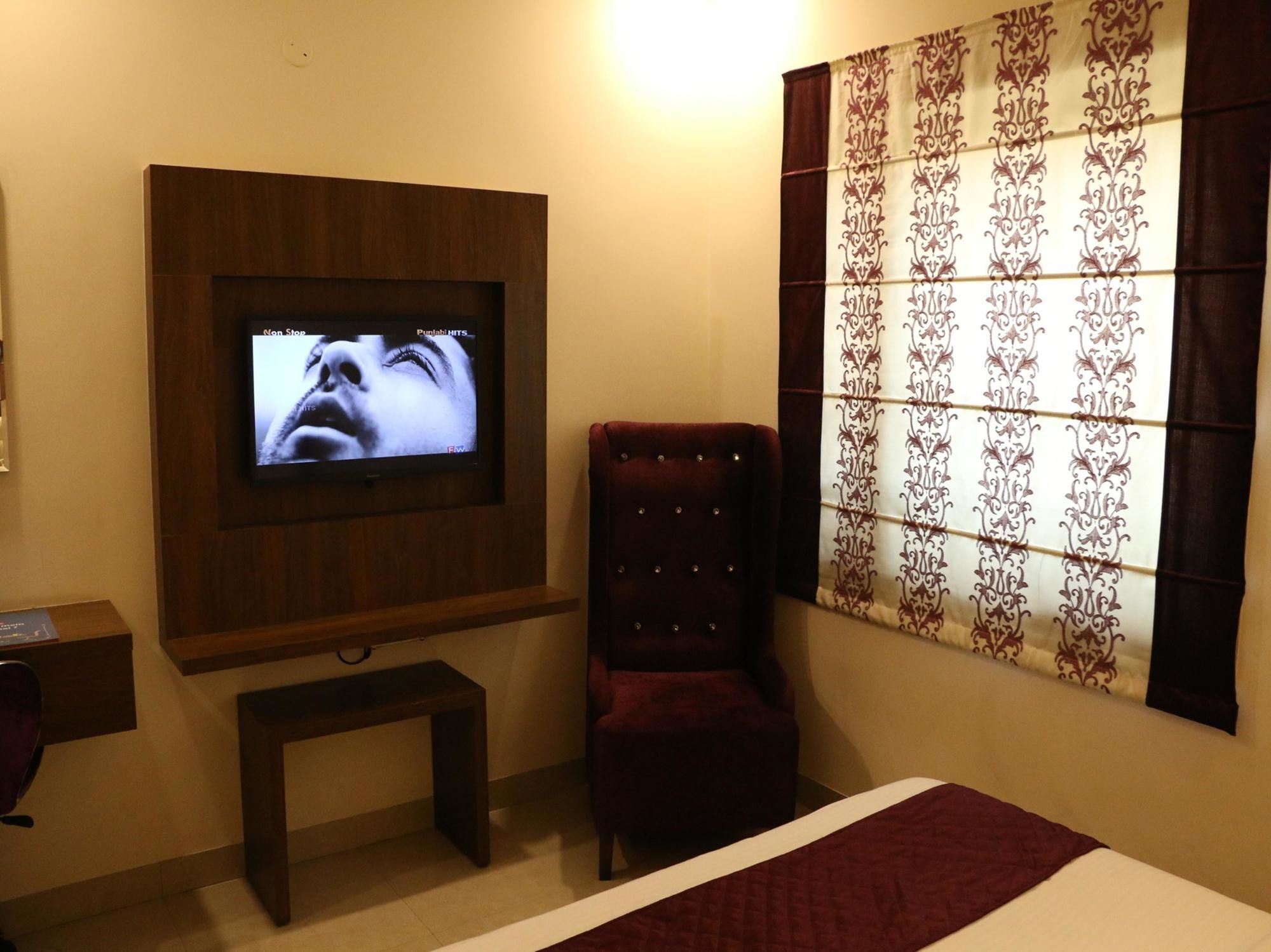 Hotel Rk Grande Ludhiana Eksteriør bilde